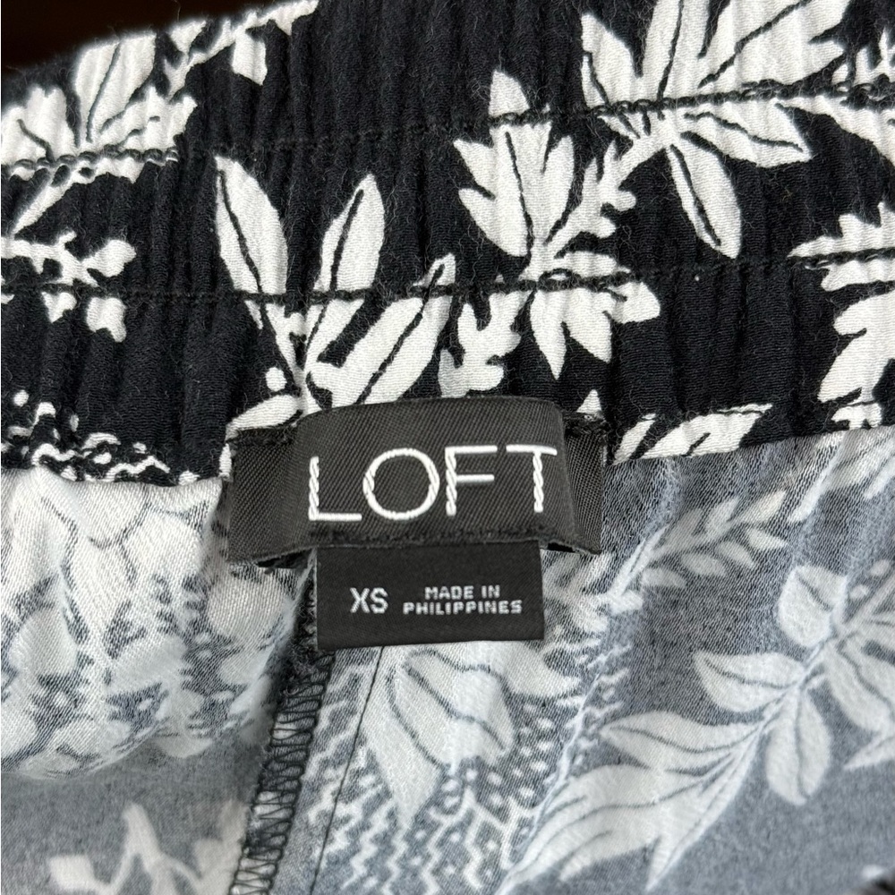 LOFT Black & White Floral Wide Leg Pants XS 100% Viscose - Picture 8 of 10